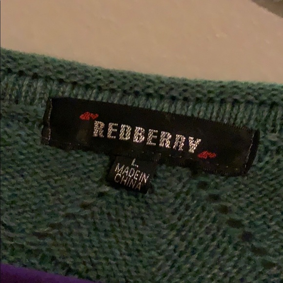 Green sweater with cutouts - Picture 4 of 5